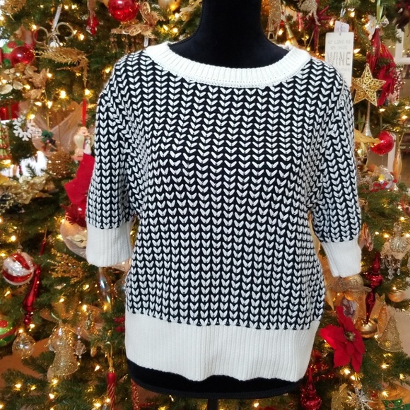 Banana Republic Sweaters - NWT Banana Republic Sweater in size XL